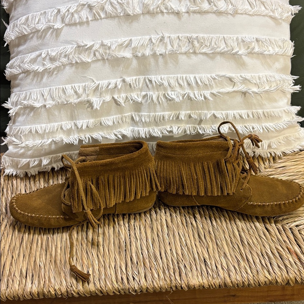 Minnetonka Tan Suede Moccasin Boots Women’s sz 9 - Picture 4 of 12